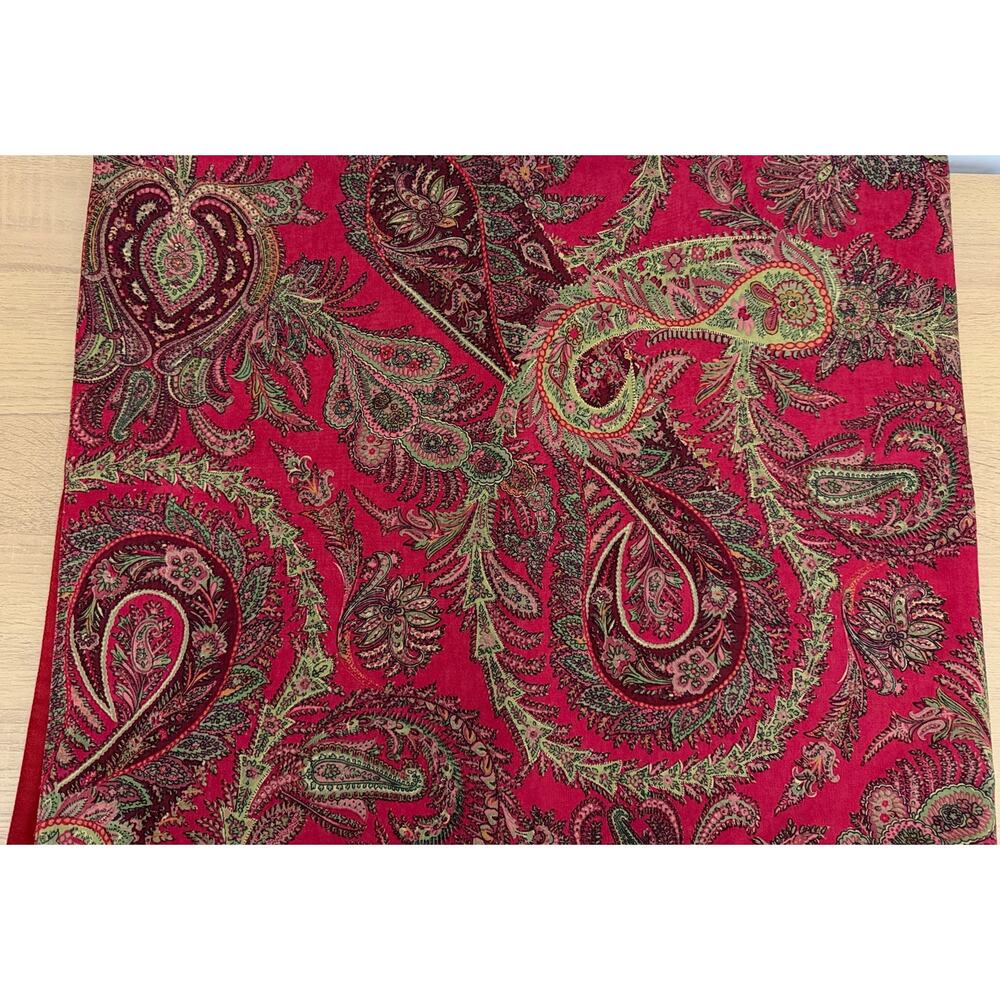 Pottery Barn Caroline Paisley Rectangular Table Runner Size 18" x 90"